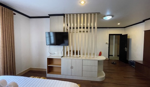 Premier Suite, 1 King Bed, Non Smoking, Private Bathroom