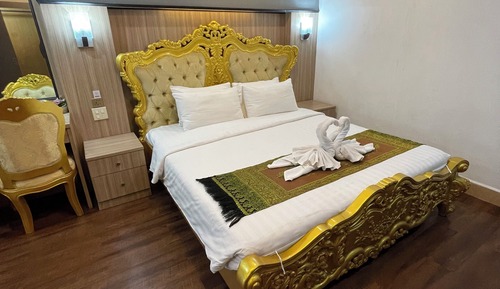 Basic Studio Suite, 1 King Bed, Private Bathroom, City View