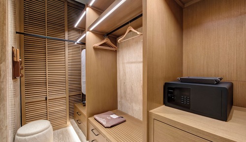 Amber Lagoon Suite