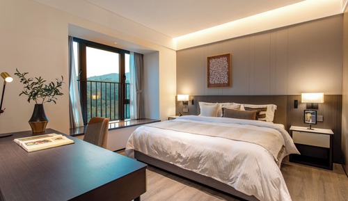 Premier Studio (with View)