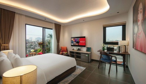 Junior Suite With Panoramic City View, Balcony