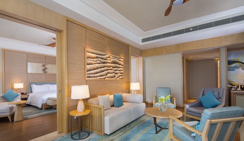 Suite, 1 King Bed, Lake View