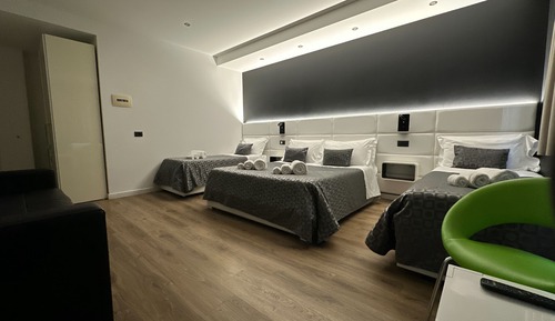 Deluxe Room (shower with hydromassage)