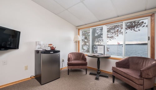 Suite, 1 King Bed, Lake View