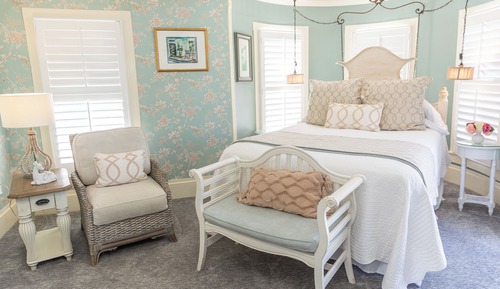 Room, 1 Queen Bed, Balcony, Garden View