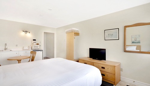 Standard Room, 1 Queen Bed