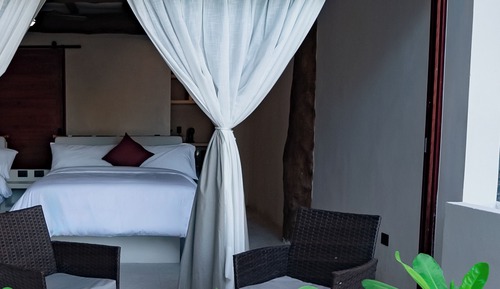 Deluxe Suite, 2 Double Beds, Pool View