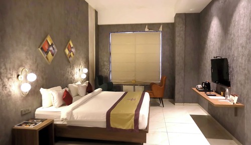 Suite, City View