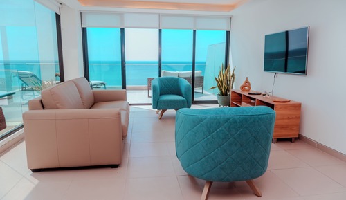 Classic Apartment, 3 Bedrooms, Sea View