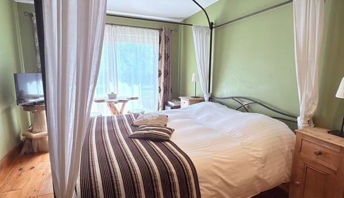 Deluxe Double Room, Bathtub