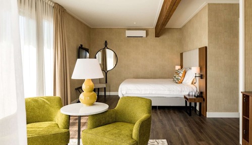 Suite, 1 King Bed (Garden)