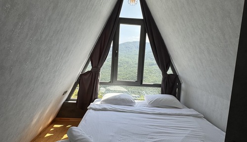 Comfort Room, Balcony, Mountain View