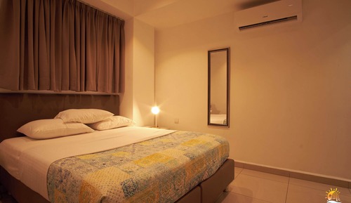 Apartment, Partial Ocean View