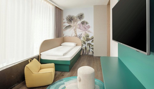 Family Room, 1 King Bed, Mountain View