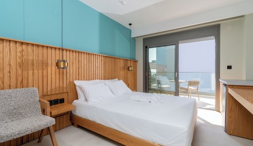 Junior Room, 1 Queen Bed, Balcony, Partial Sea View