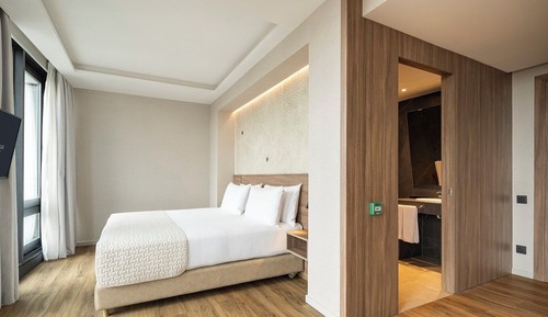 Deluxe Double Room (Sofa Cama)