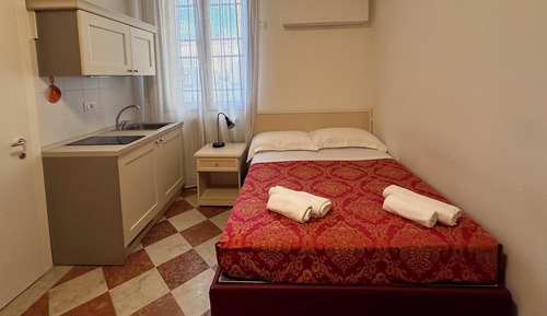 Comfort Room, 1 Large Twin Bed, Mobility Accessible, Kitchen