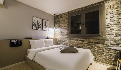 Economy Room, 1 Queen Bed, Private Bathroom