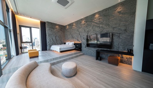 AU VIP, City View