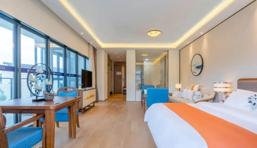 Luxury Studio Suite, Patio, Mountain View