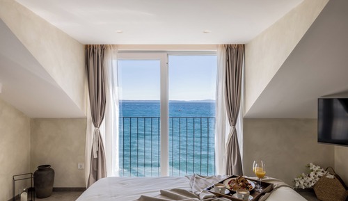 Suite, 1 King Bed, Sea View