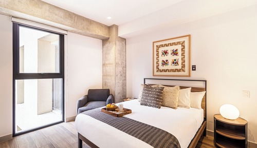 Superior One Bedroom Apartment