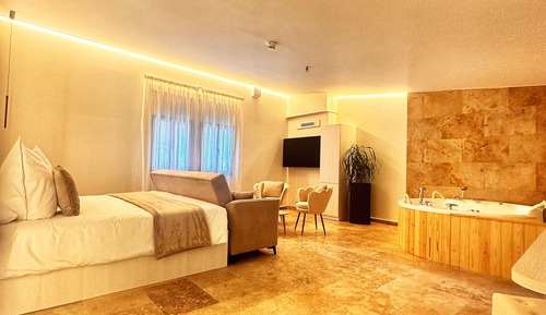 Junior suite with triple bathtub 3 adults