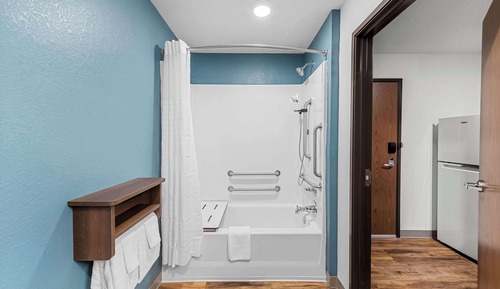 Suite, 1 King Bed, Accessible, Non Smoking