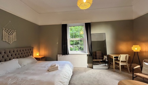 Deluxe Suite (Not Pet friendly)
