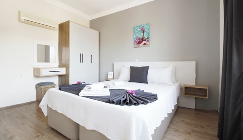 Deluxe Apartment, Garden View