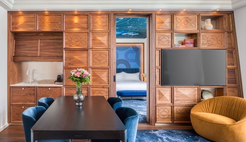 Suite, 1 King Bed (Cosmos)