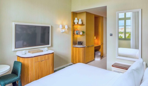 Room, 1 King Bed (Essential, Danube View)