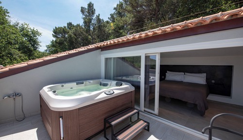 Honeymoon Suite