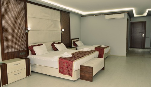 Comfort Quadruple Room, City View