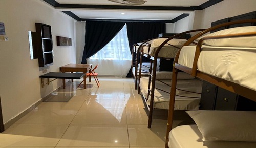 Shared Dormitory, Men only