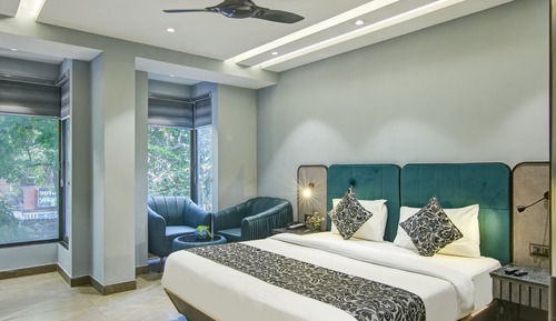 Signature Room, 1 King Bed, City View