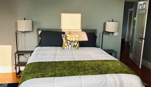 Panoramic Apartment, Private Bathroom (Water Street Retreat)