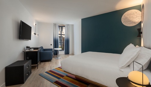 Family Room, 1 King Bed with Sofa bed