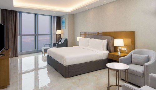 Suite, 1 King Bed, River View