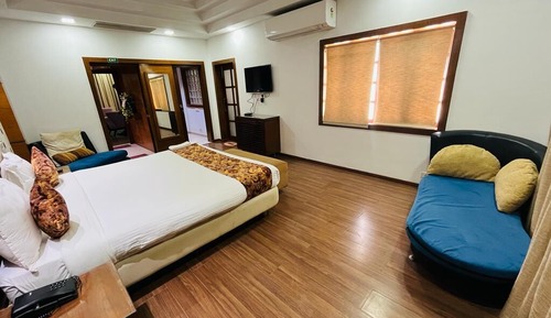 Honeymoon Suite