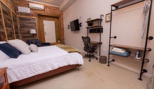 Hartwell Suites - Suite 5