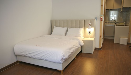 Charlie's House 1F