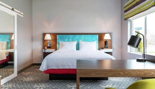 Room, 1 King Bed, Refrigerator & Microwave