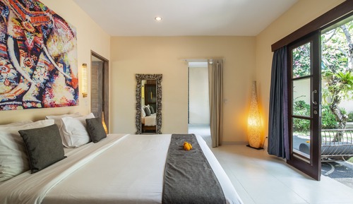 Standard Villa, Bathtub