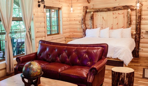 Luxury Tree House, 1 King Bed, Hot Tub