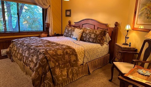 Design Double Room, Ensuite, Mountain View (Early Bird)