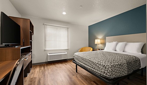 Suite, 1 Queen Bed, Accessible, Non Smoking (Roll-In Shower)