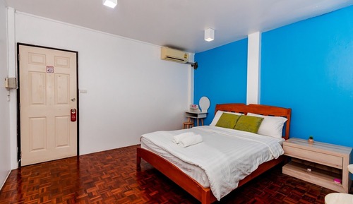Standard room with Air-con, Private bathroom and King Bed.