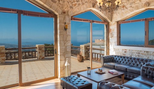 Deluxe Villa and Suites (main building and 3 suites)