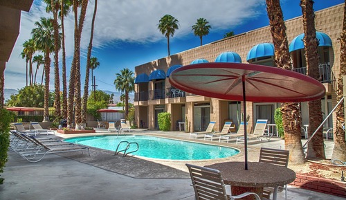 Studio Suite, Kitchen, Pool View